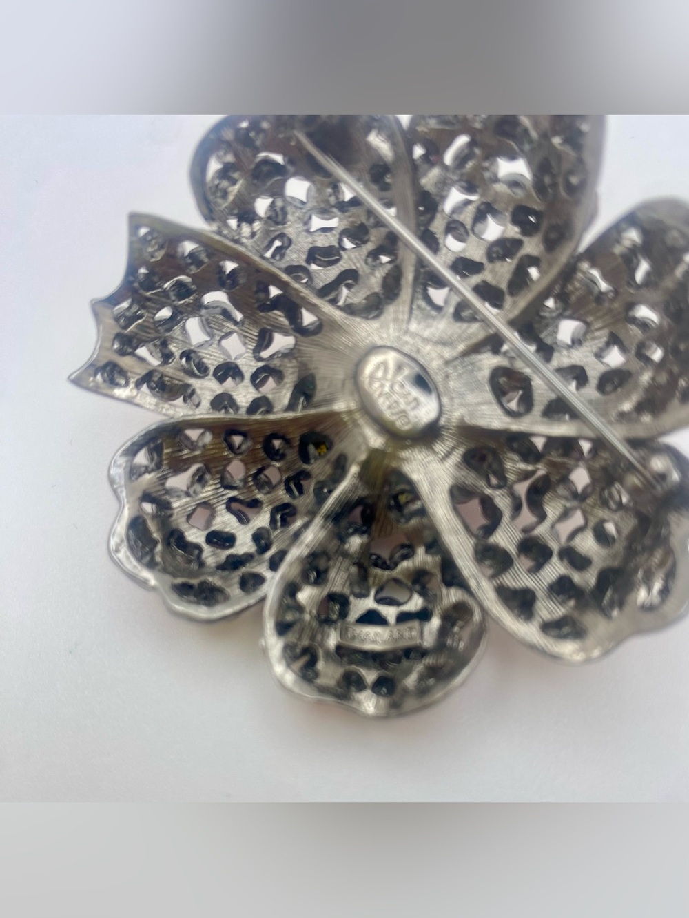 Joan Rivers Classics Collection Domed Flower Brooch Rhinestone - Picture 7 of 7